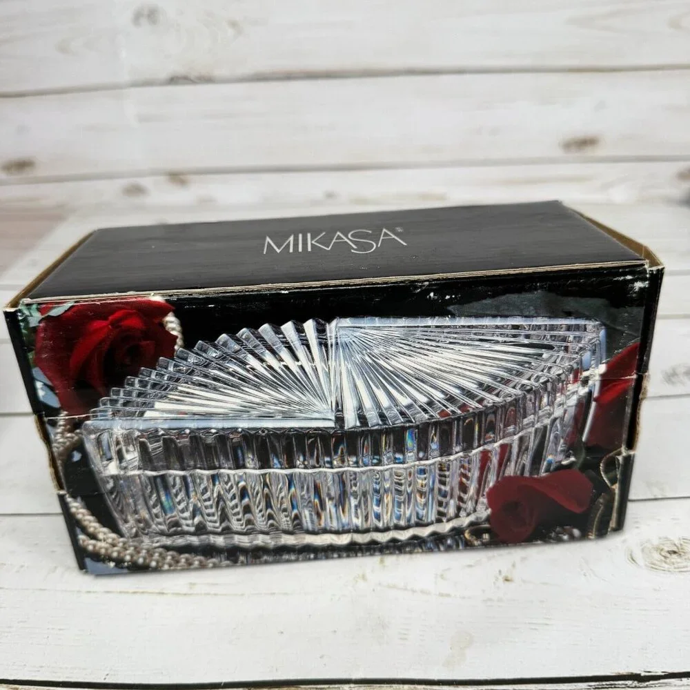 Mikasa Diamond Fire Crystal Glass‎ Covered Trinket Box Leaf Shape WY247/930